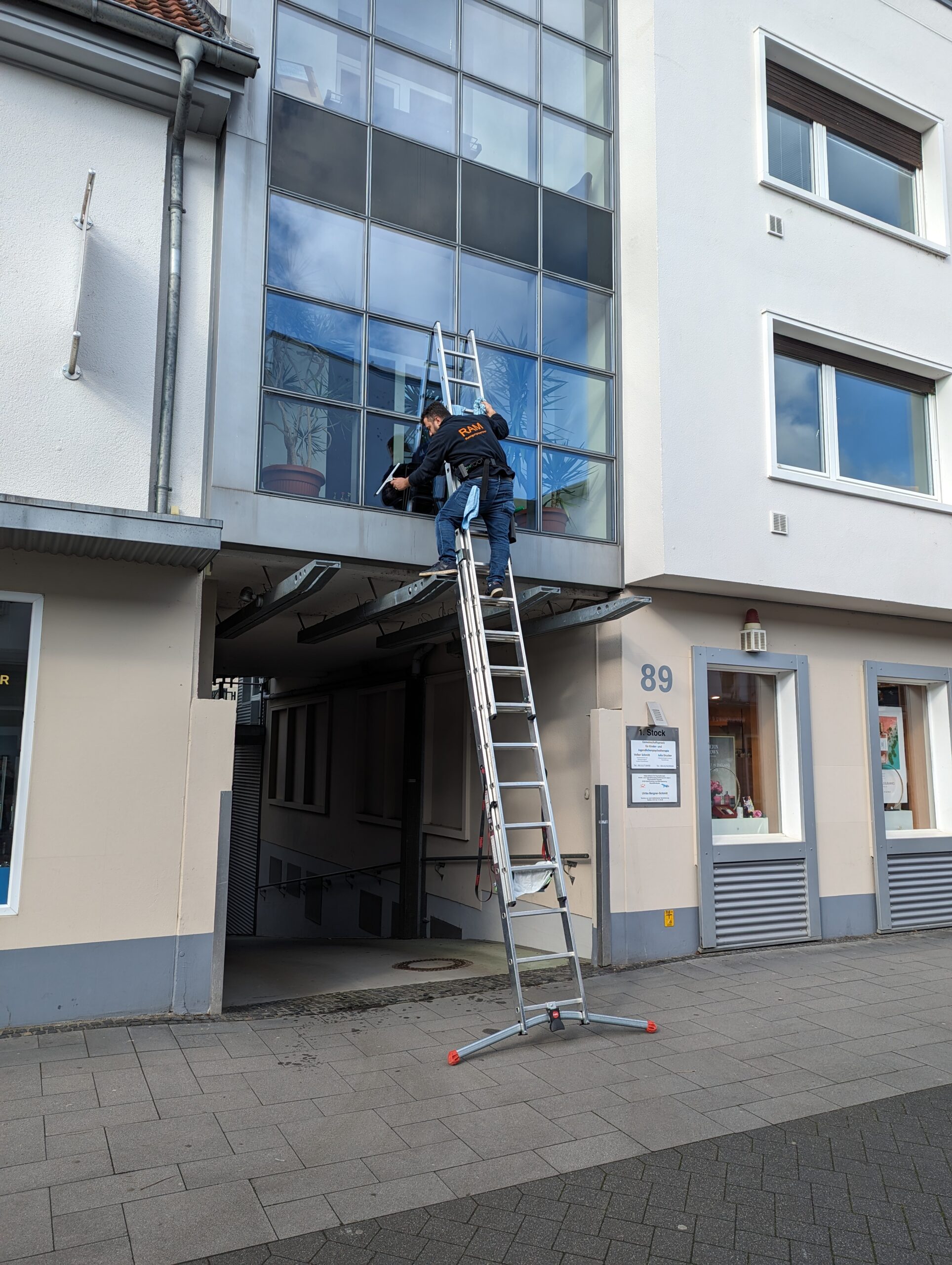 Reinigung von Glasflächen und Fenstern
